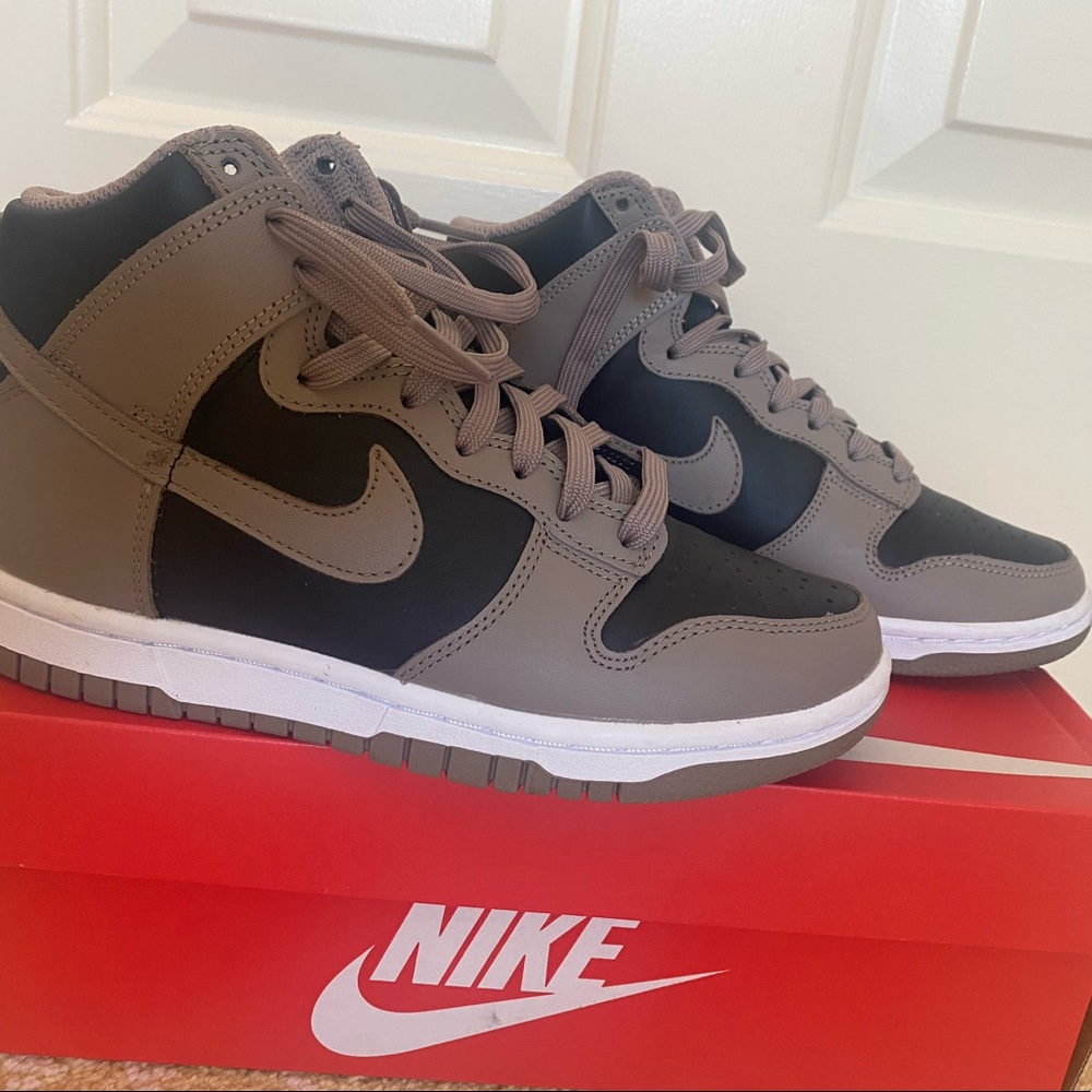 Nike High Dunks- Black Moon Fossil